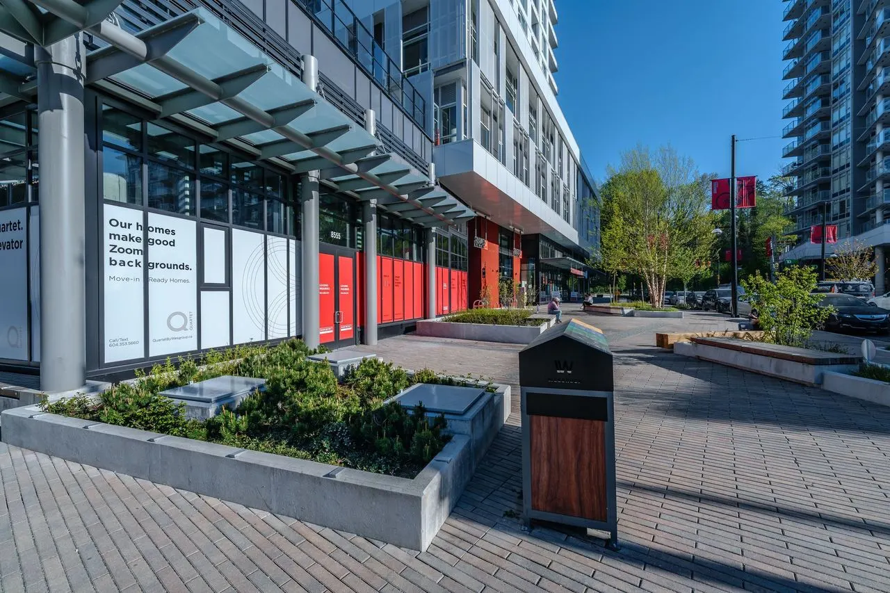 Planter and seating on a plaza at a building frontage at Quartet